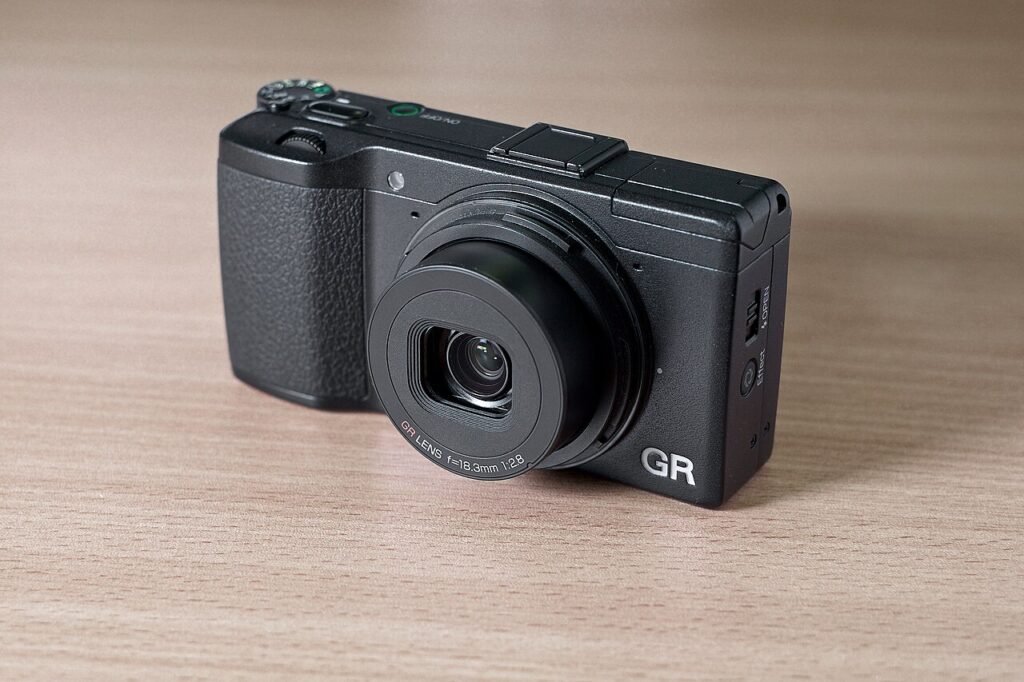 Il ritorno della compatta: perché lo smartphone non basta più ai fotografi