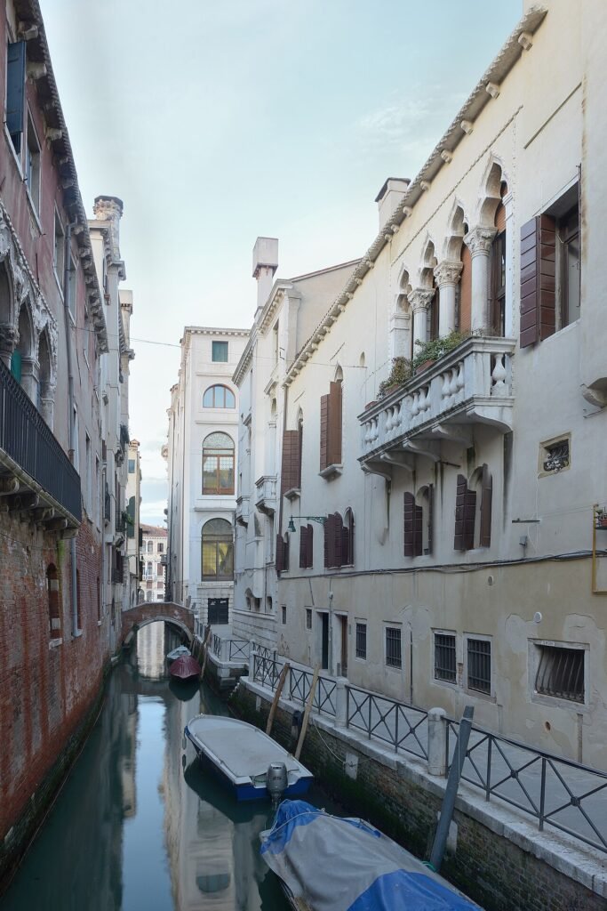 A Ca’ Pesaro un’immagine che appare e svanisce: l’attesa della fine di Di Liberto