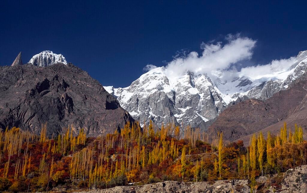 Tre volti del Pakistan: la città, la montagna e il santuario