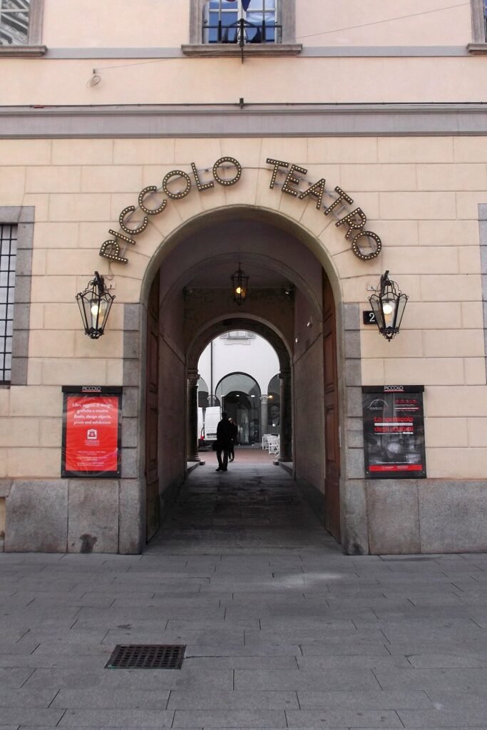 Milano come un cadavere squisito: Ateatro compone il ritratto collettivo dei suoi teatri