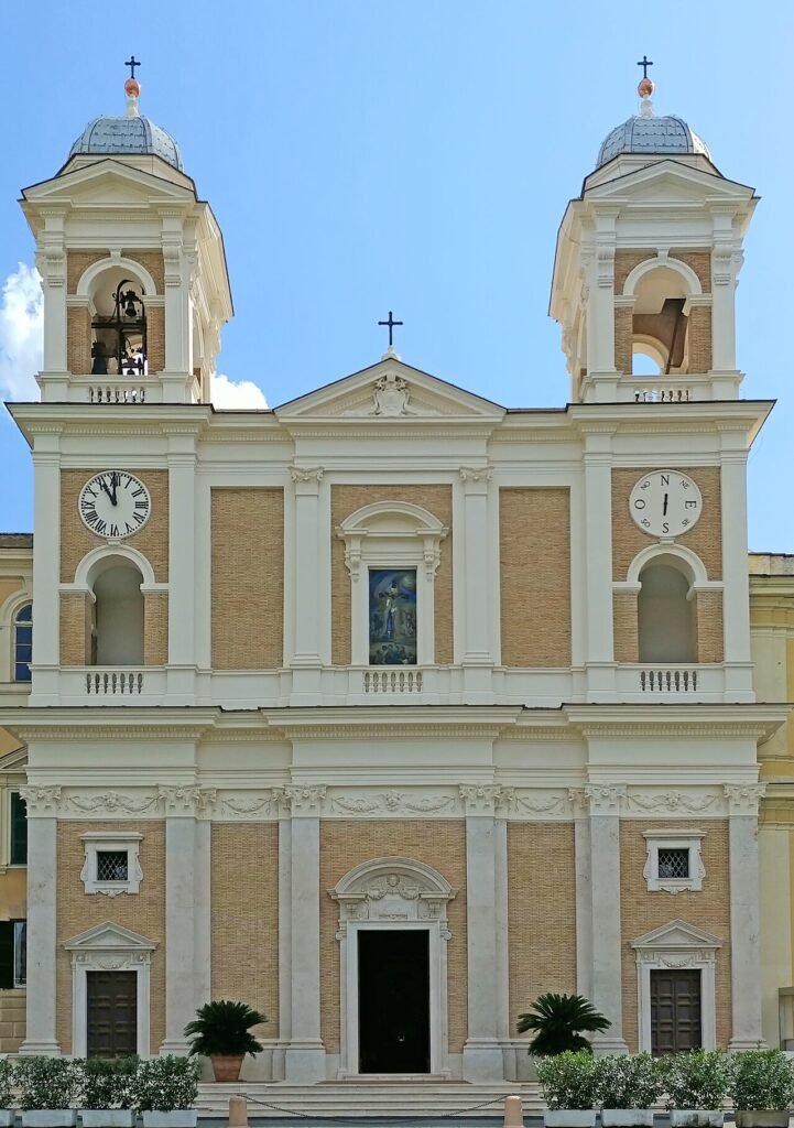 Papa Leone XIV migliora dopo l’intervento al polmone. La Santa Sede: «L’Angelus ci sarà»