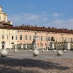 Studenti in piazza in decine di città. Tensioni a Torino, petardi davanti al ministero a Roma