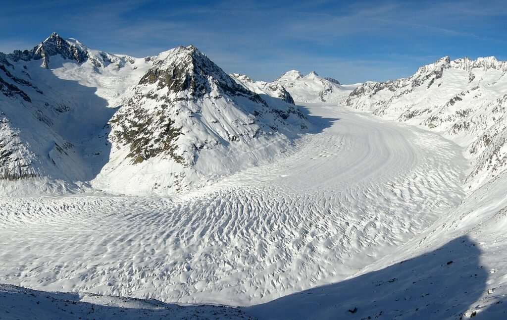 Ghiacciai svizzeri, un altro anno nero: -2,9 metri in media, l’Aletsch perde 13 metri