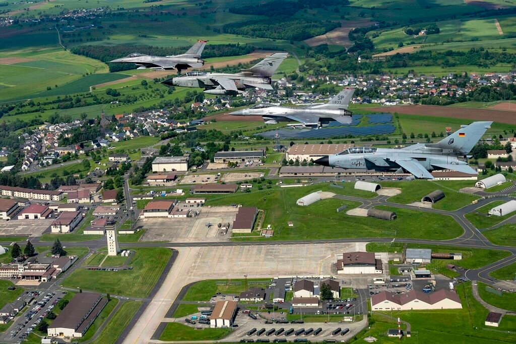 «Steadfast Noon» in Italia dal 13 ottobre: la Nato prova il carico delle bombe nucleari