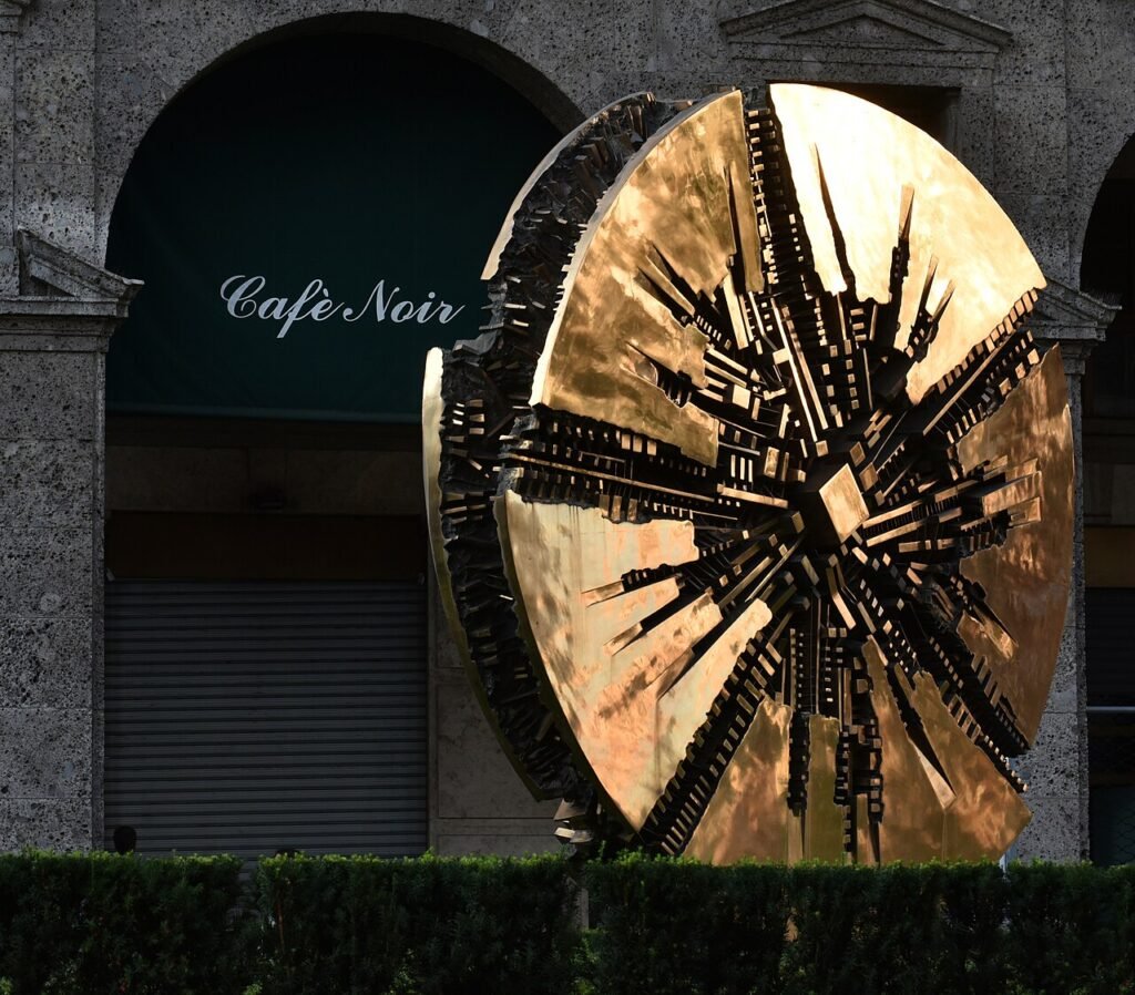 Cento anni di Arnaldo Pomodoro: Milano gli dedica una grande retrospettiva