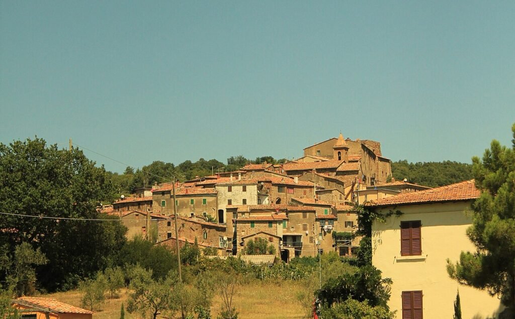 Sequerciani, 170 ettari in Maremma: vigne biodinamiche, trenta produttori e uno chef stellato